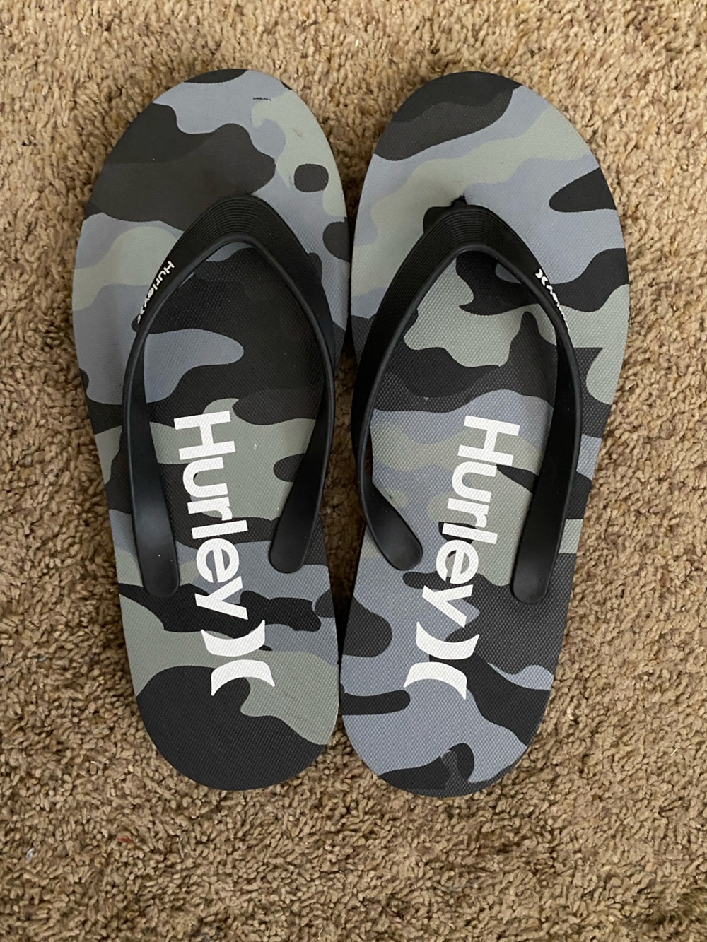 Hurley Men’s Size 11 Black and Gray Camo Flip Flops